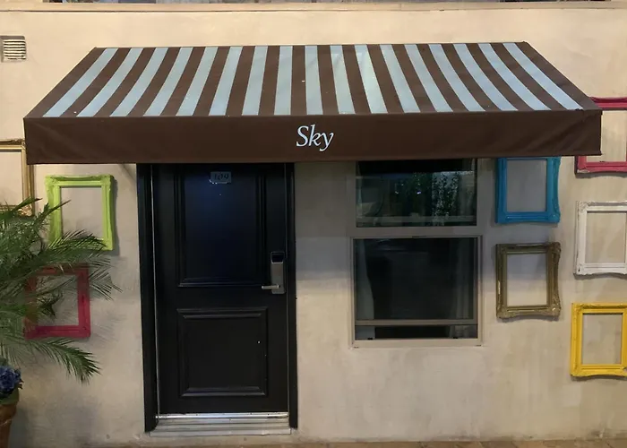 L.A. Sky Boutique Hotel